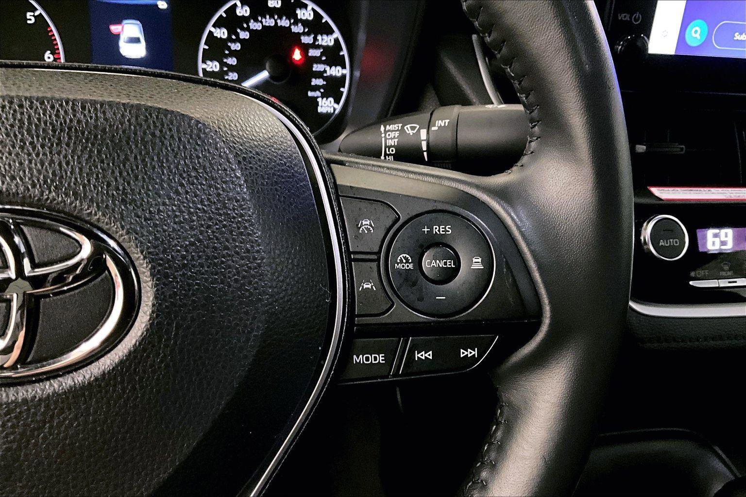 Used 2024 Toyota Corolla SE image 18