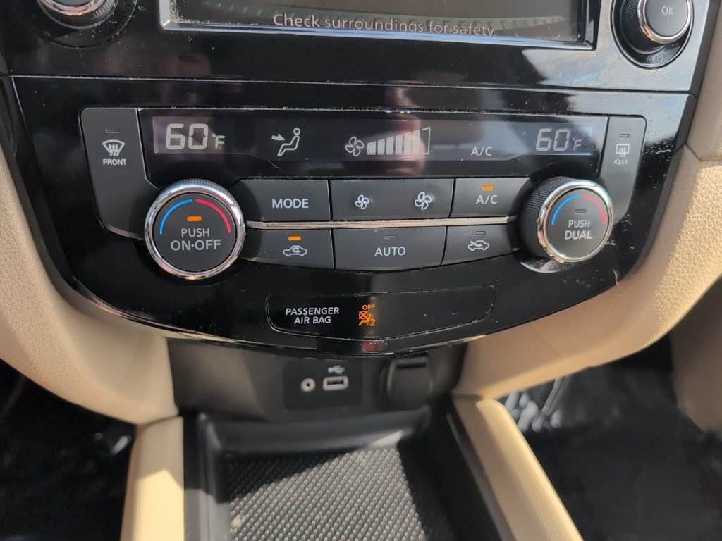 Used 2018 Nissan Rogue SV image 18
