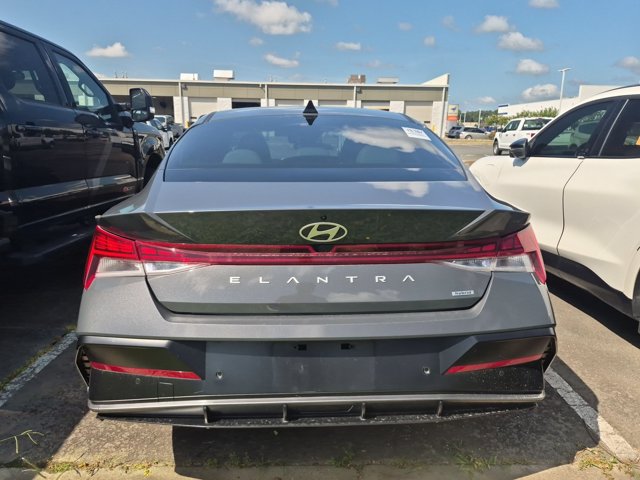 Used 2024 Hyundai Elantra Limited FWD image 5