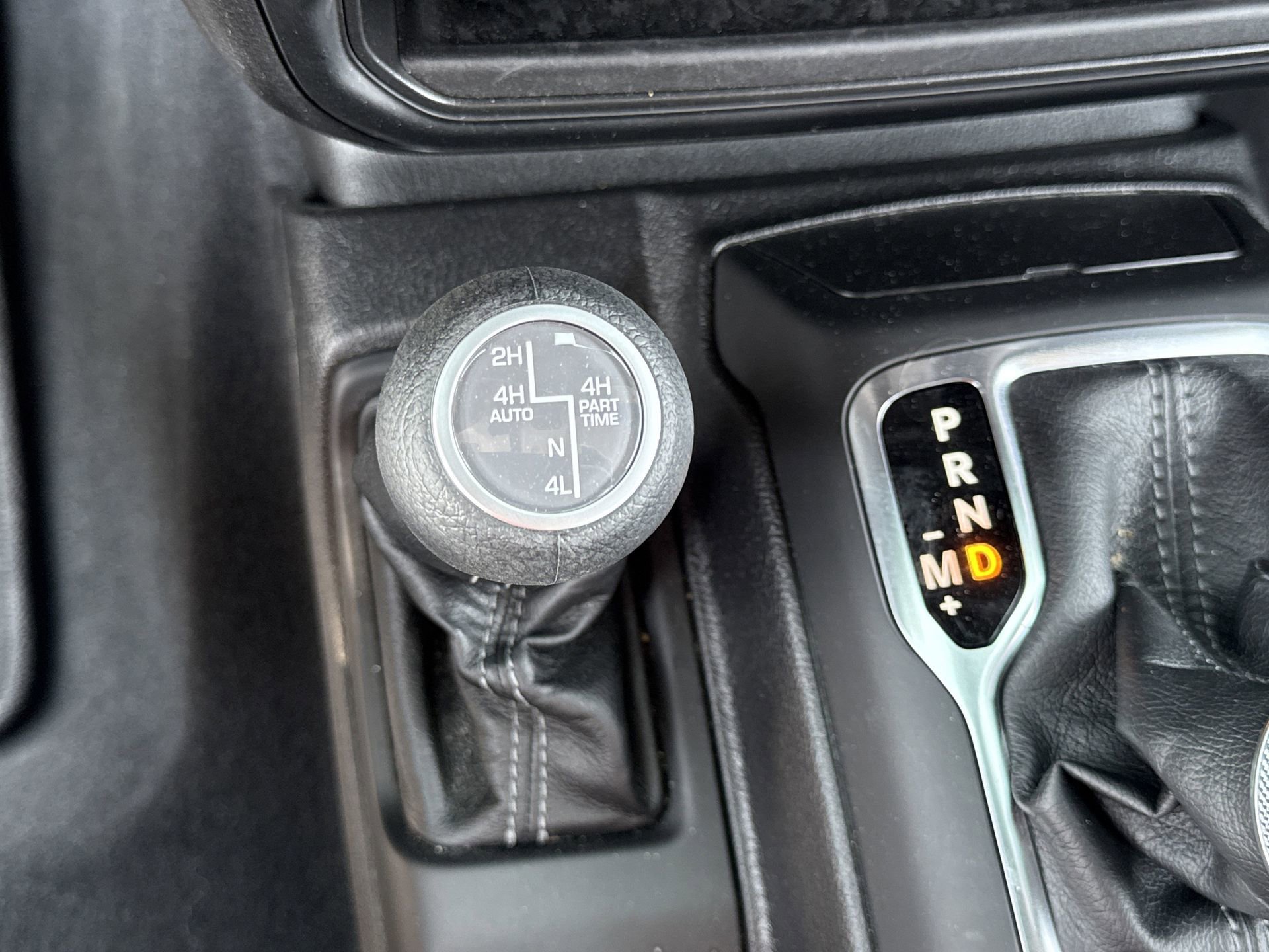 Used 2025 Jeep Wrangler Unlimited Sahara w/ Safety Group AWD/4WD image 8