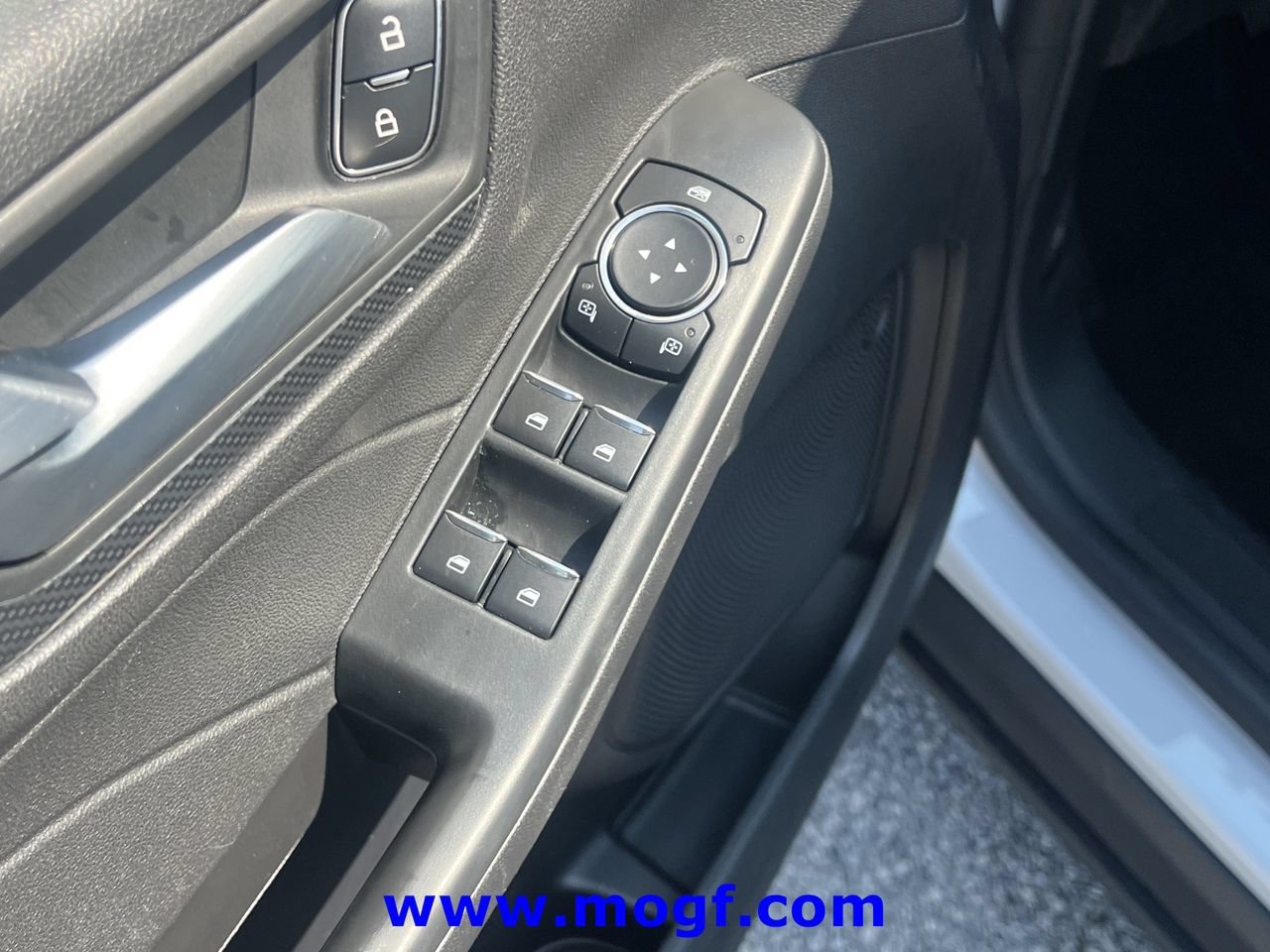 Certified 2025 Ford Escape ST-Line FWD image 18