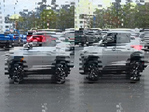 Used 2023 Chevrolet TrailBlazer LT image 2