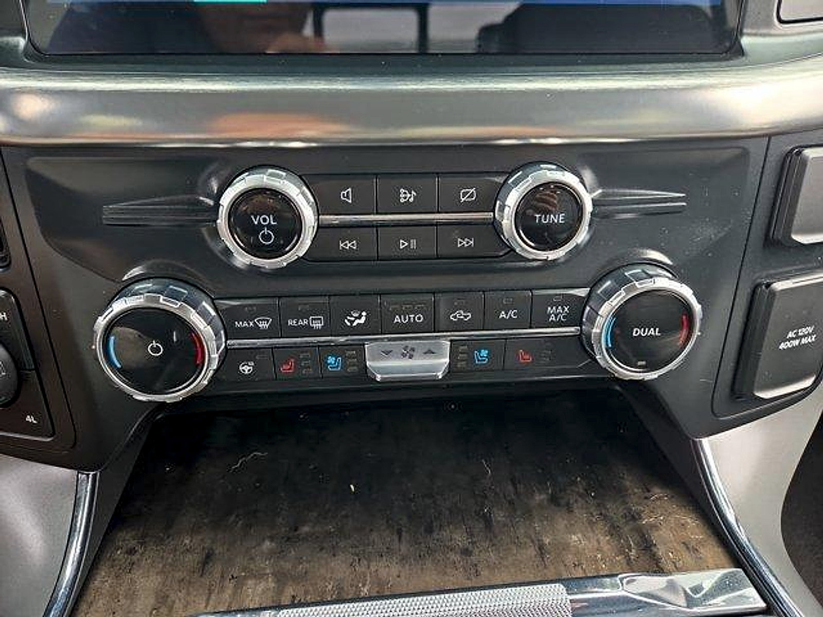 Certified 2022 Ford F150 Lariat w/ Equipment Group 502A High AWD/4WD image 20