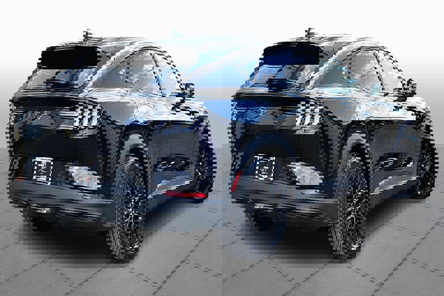 Certified 2025 Ford Mustang Mach-E Select w/ Comfort Package Lite image 3