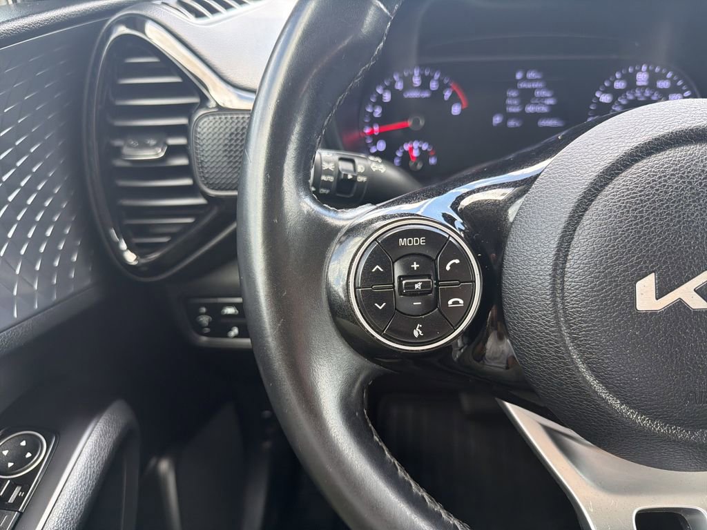 Used 2022 Kia Soul EX image 25