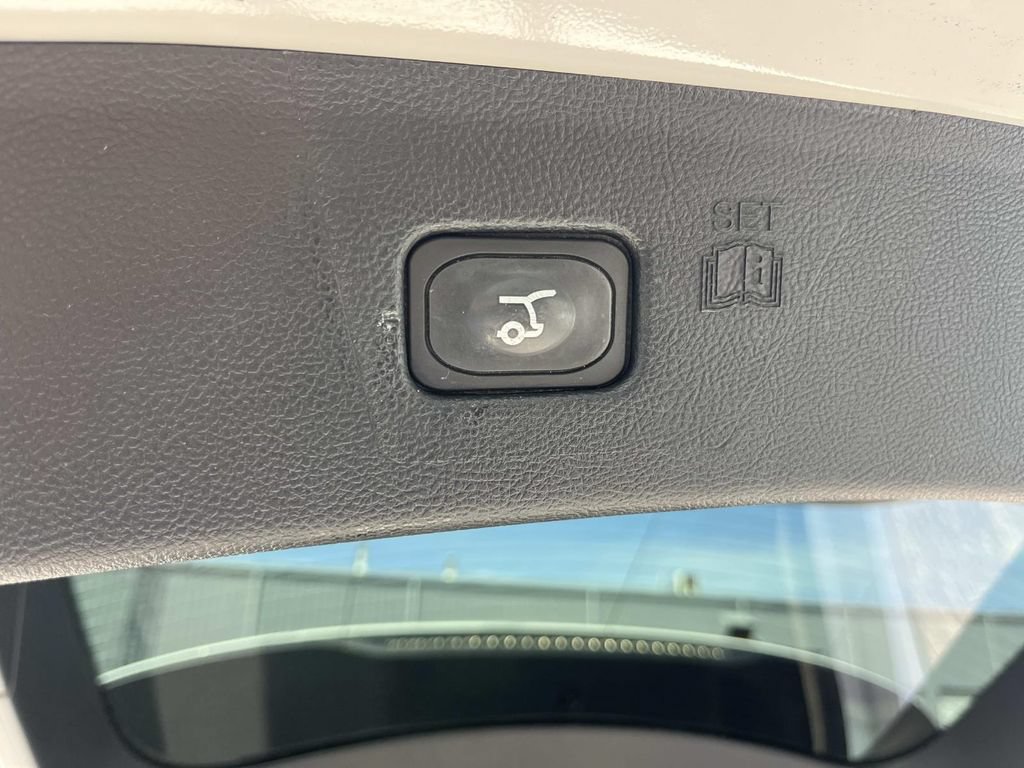 Certified 2022 Ford Edge SEL w/ Convenience Package AWD/4WD image 16