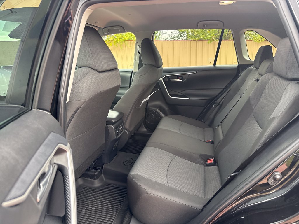 Used 2025 Toyota RAV4 XLE AWD/4WD image 20