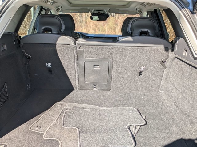 Used 2020 Volvo XC60 T5 Momentum w/ Protection Package Premier image 31