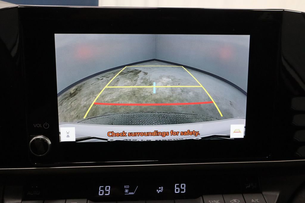 Used 2025 Toyota Camry LE FWD image 10