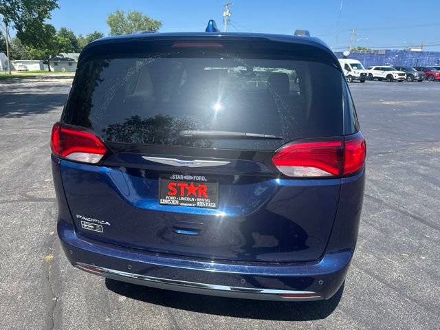 Used 2018 Chrysler Pacifica Touring-L Plus w/ Tire & Wheel Group FWD image 4