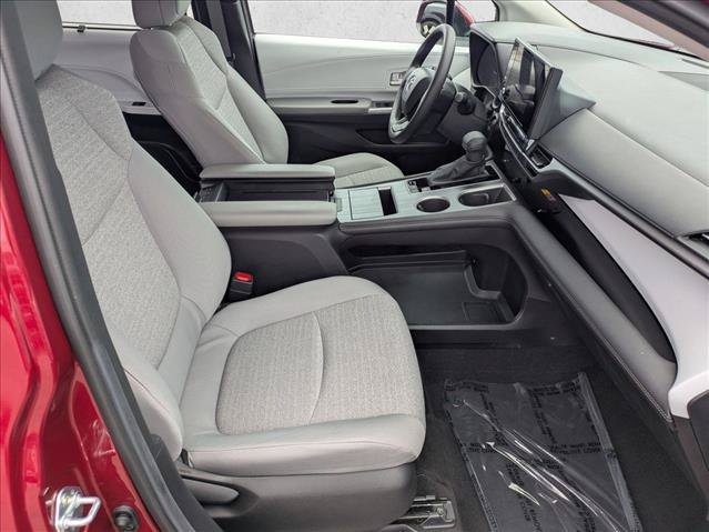 Used 2025 Toyota Sienna LE w/ LE Plus Package AWD/4WD image 20
