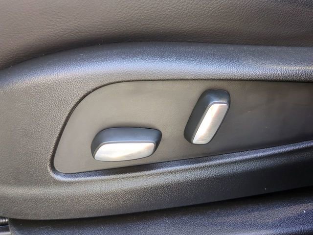 Used 2025 Cadillac XT6 Luxury image 21