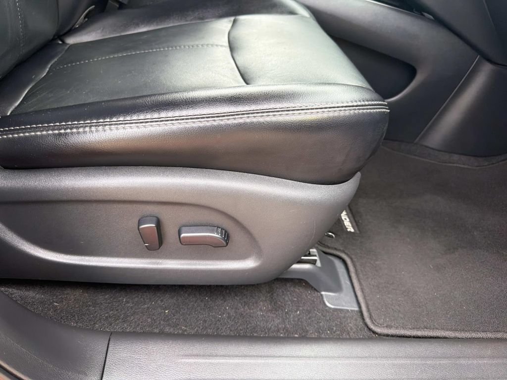 Used 2020 Nissan Pathfinder SL FWD image 14