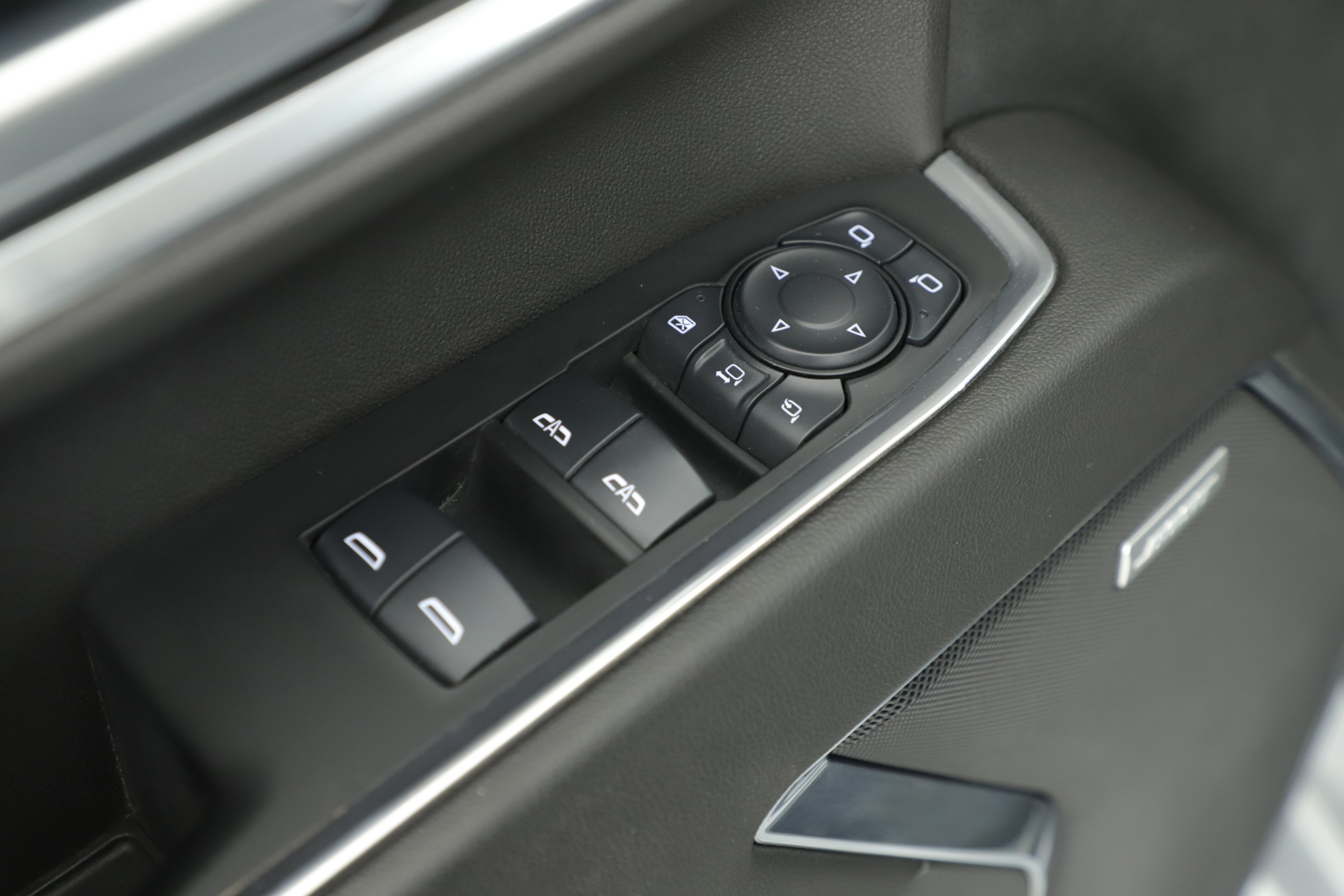 Used 2024 Chevrolet Silverado 2500 LTZ w/ LTZ Plus Package image 10