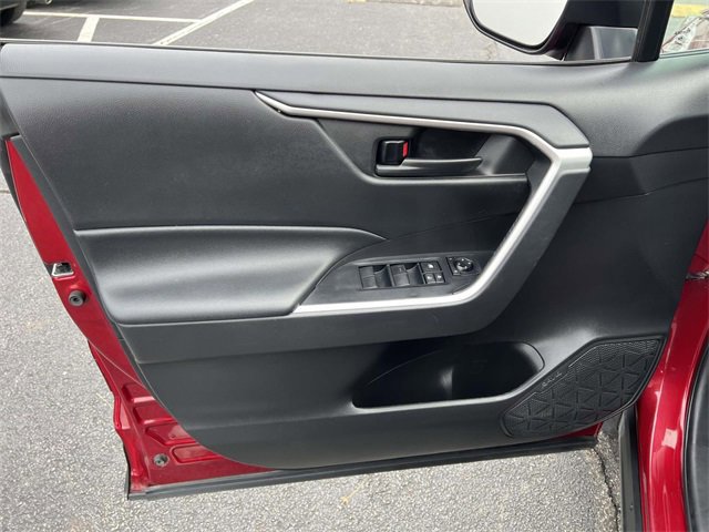 Used 2022 Toyota RAV4 LE image 12