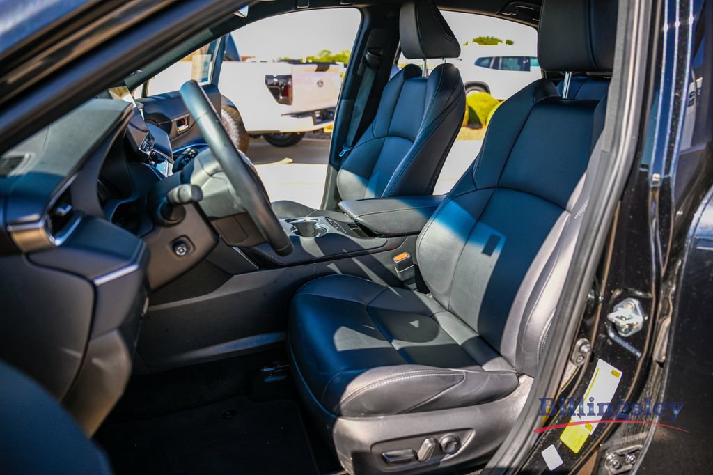 Used 2023 Toyota Venza Nightshade AWD/4WD image 10