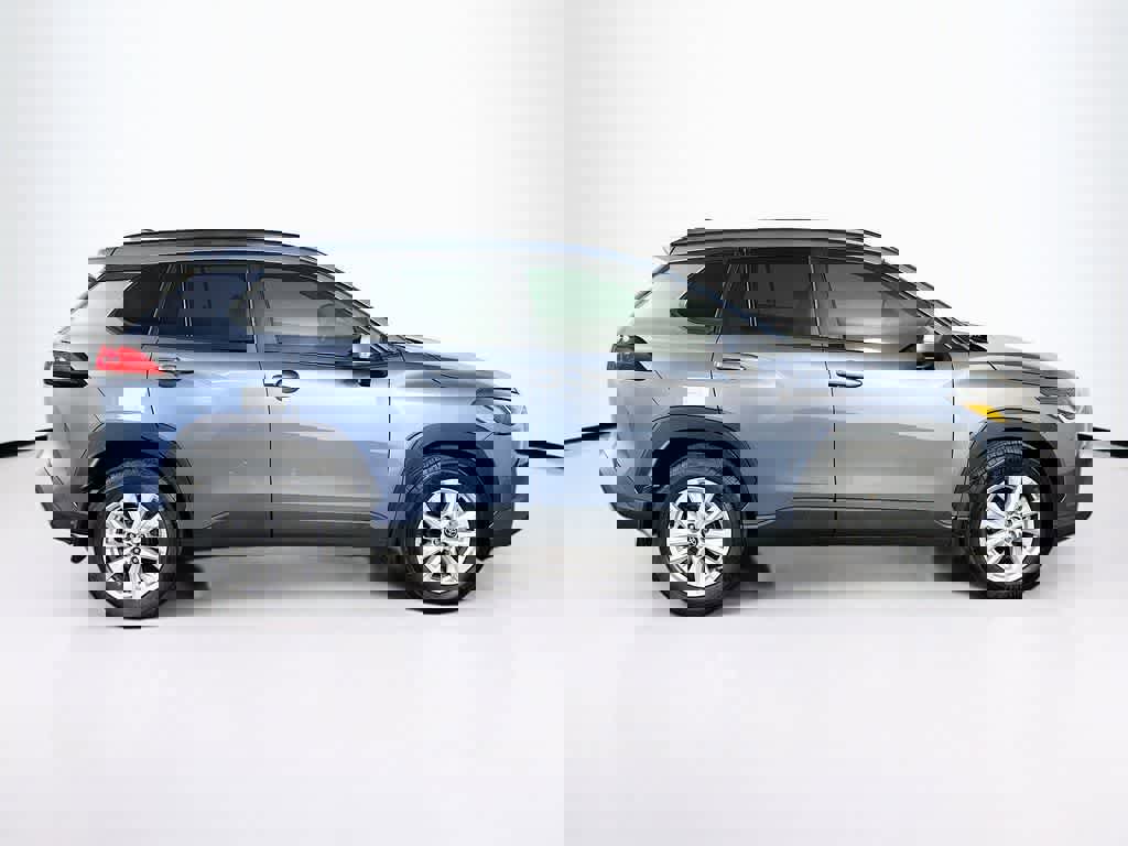 Used 2023 Toyota Corolla Cross LE image 6