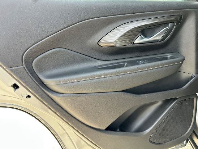 Used 2024 GMC Terrain SLE w/ Driver Convenience Package FWD image 30