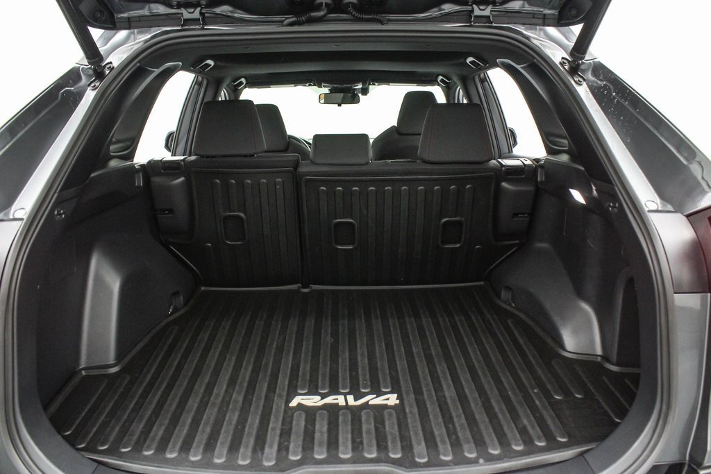 Used 2023 Toyota RAV4 SE image 20