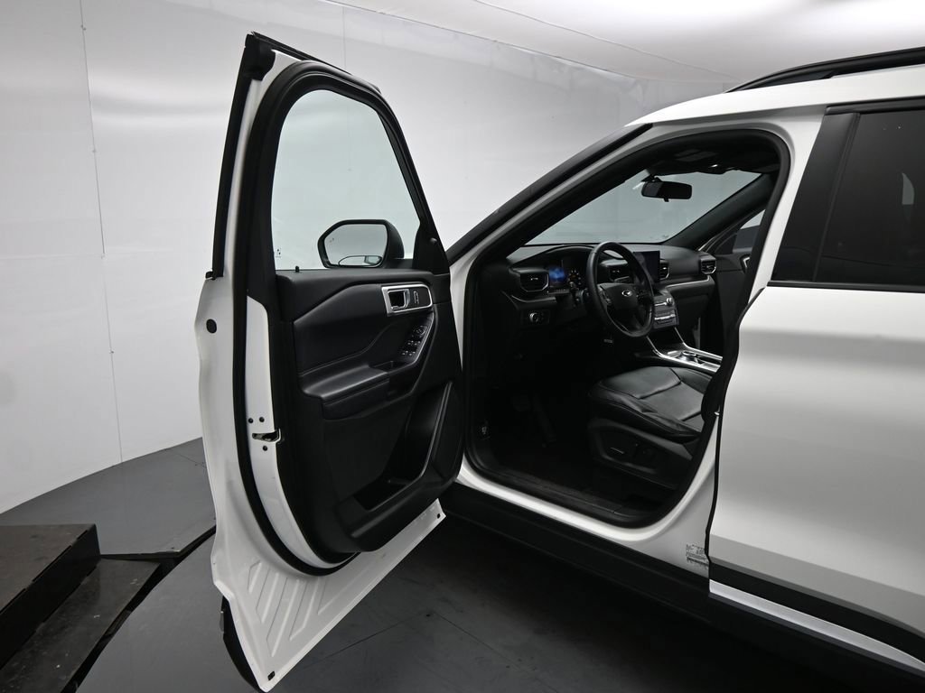 Certified 2020 Ford Explorer XLT w/ Equipment Group 202A image 36