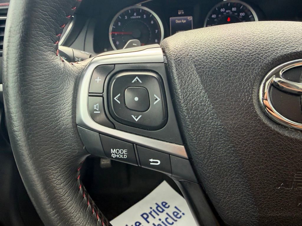 Used 2017 Toyota Camry SE w/ Moonroof Package FWD image 18
