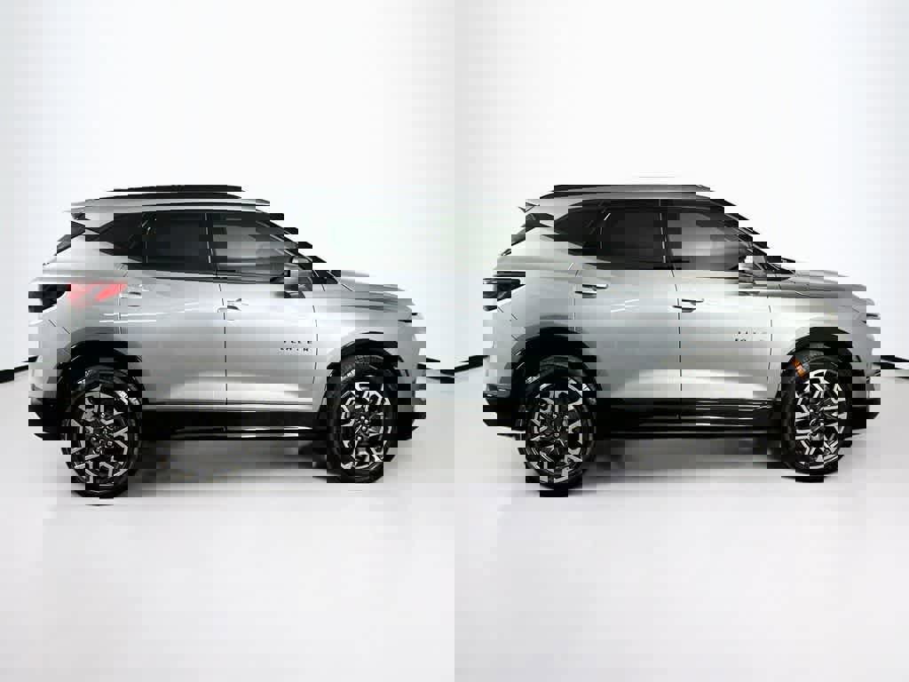 Used 2025 Chevrolet Blazer RS image 6
