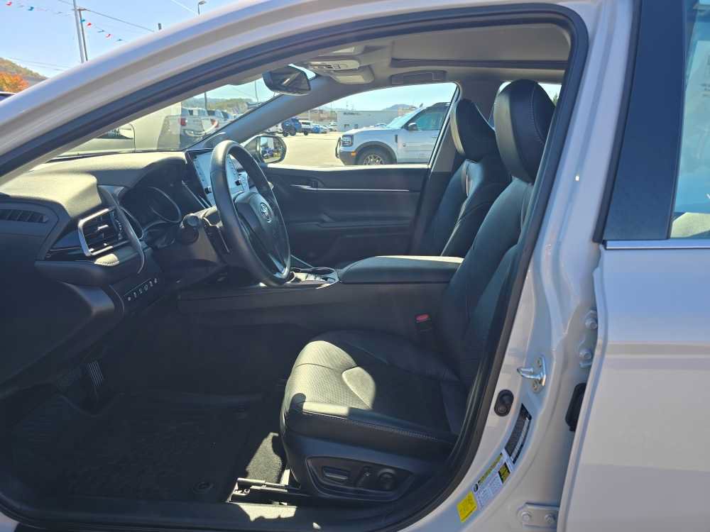 Used 2023 Toyota Camry XSE w/ Navigation Package FWD image 9