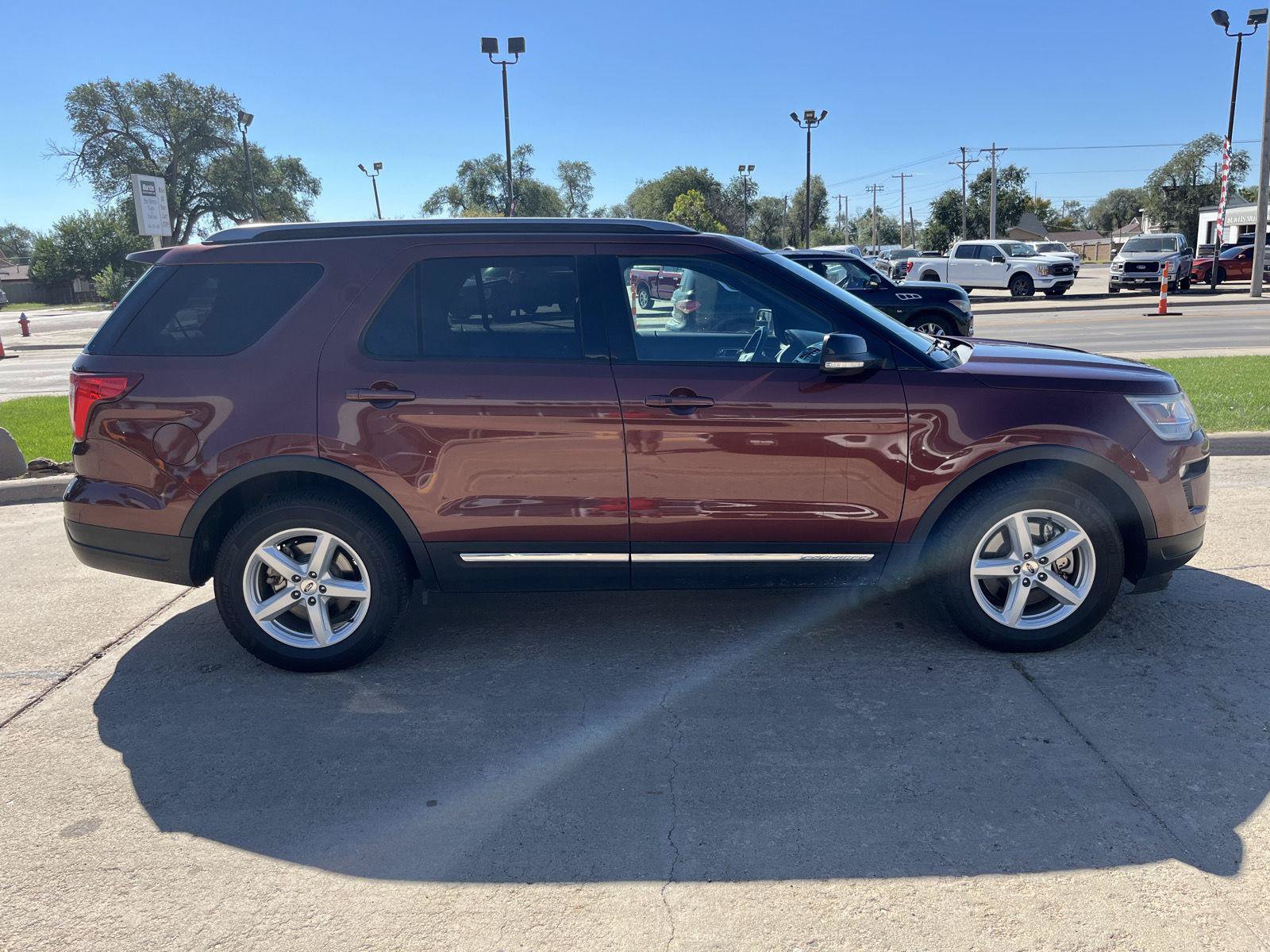 Certified 2018 Ford Explorer XLT w/ Equipment Group 201A FWD image 5