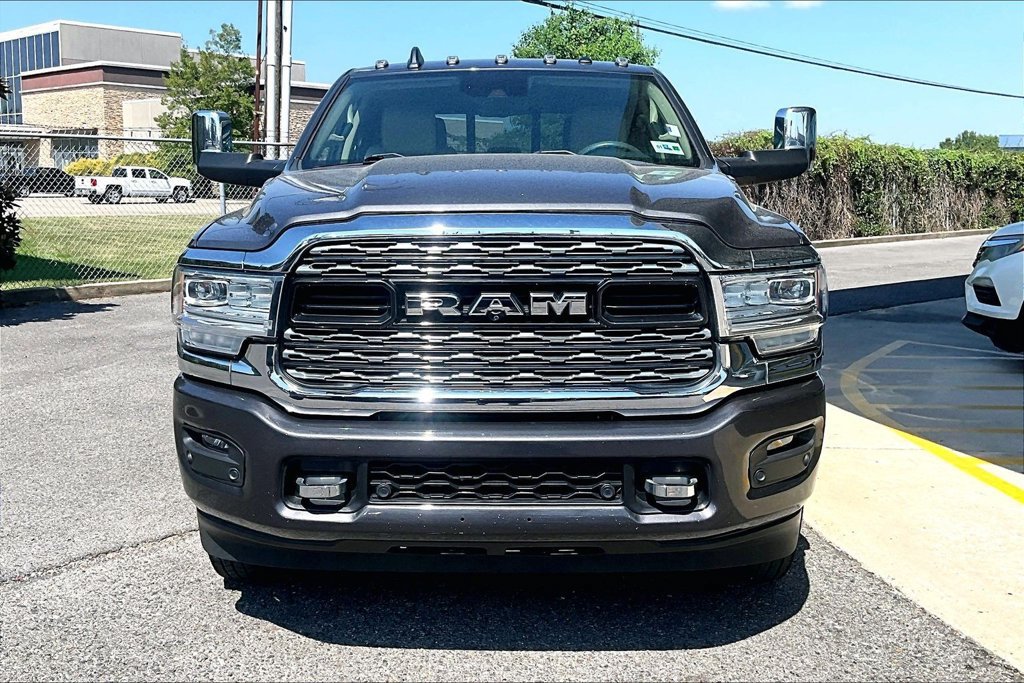 Used 2022 RAM 3500 Limited AWD/4WD image 2