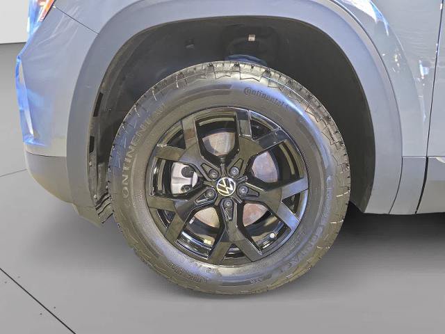 Used 2025 Volkswagen Atlas Peak Edition SE AWD/4WD image 8