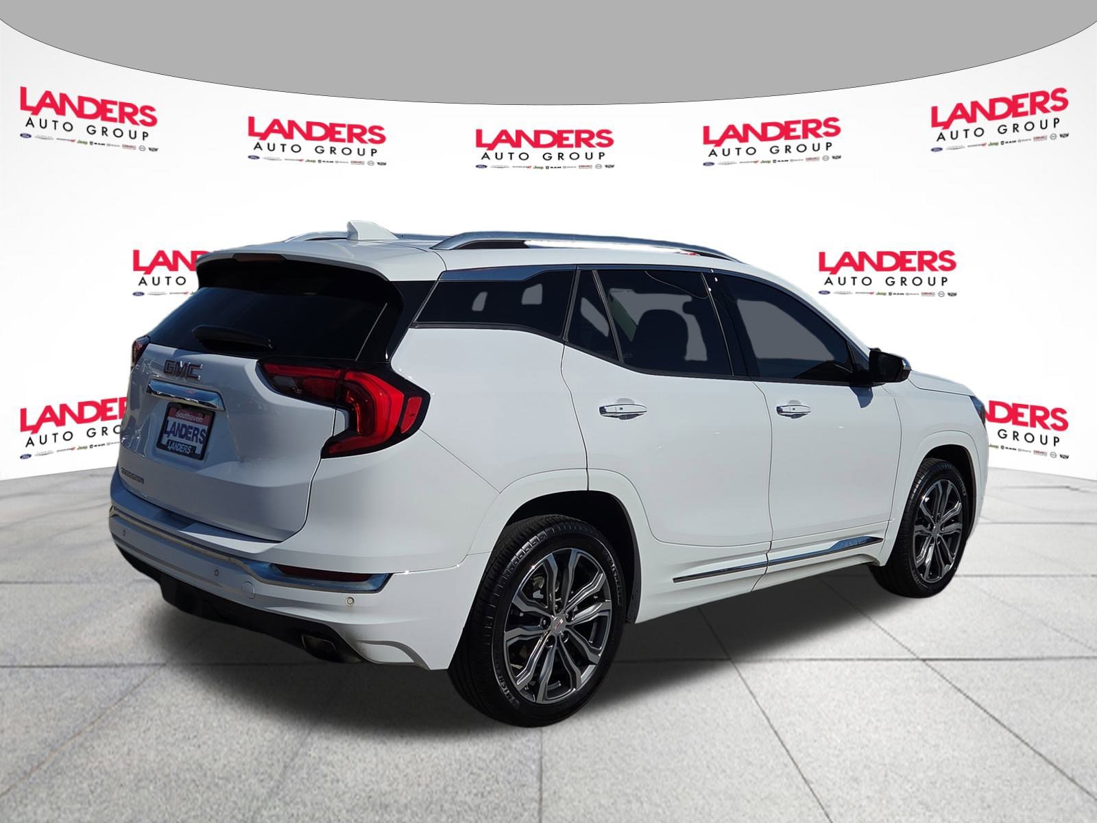 Used 2020 GMC Terrain Denali w/ Denali Premium Package image 3