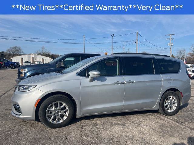 Used 2022 Chrysler Pacifica Touring-L w/ Uconnect Theater Family Group image 3