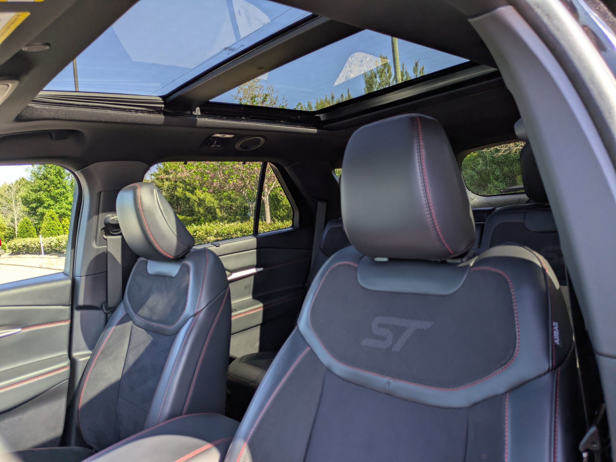 Certified 2025 Ford Explorer ST AWD/4WD image 28