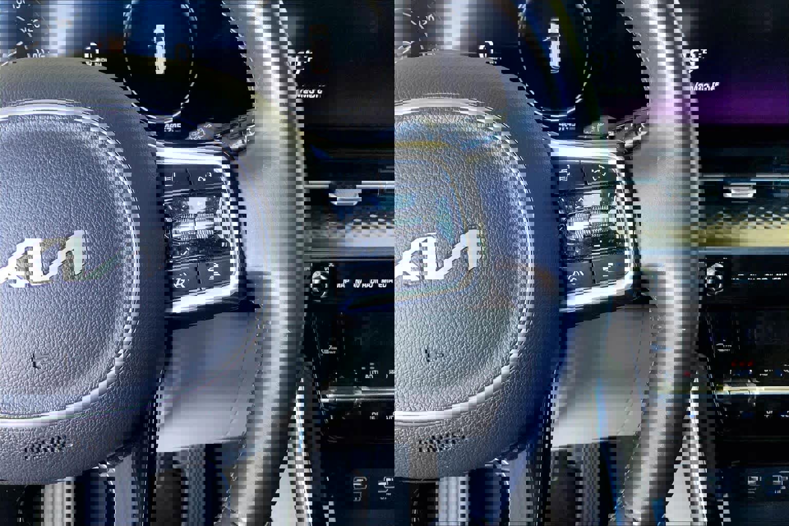 Used 2022 Kia Carnival SX Prestige image 24