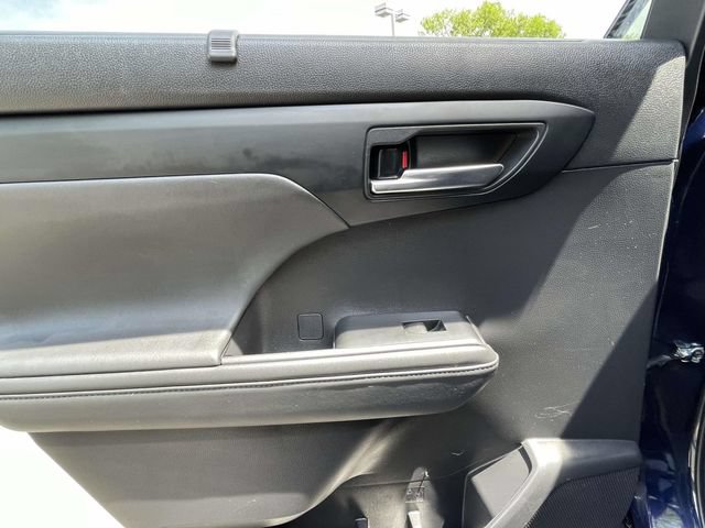 Used 2022 Toyota Highlander XSE AWD/4WD image 25