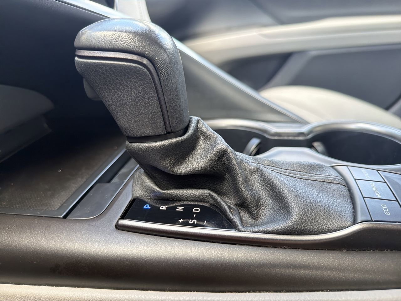 Used 2024 Toyota Camry SE w/ Convenience Package FWD image 22