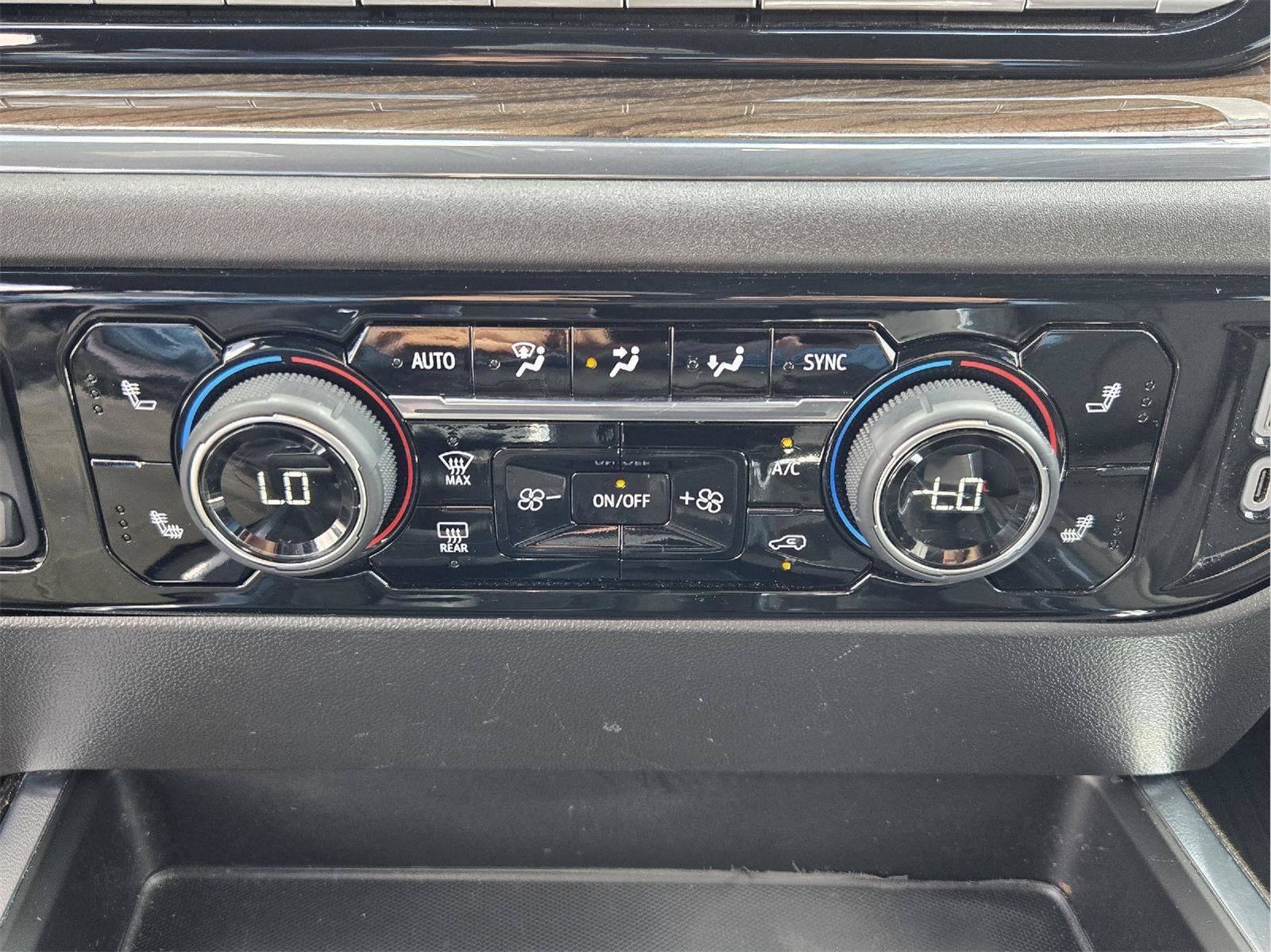 Used 2024 Chevrolet Silverado 1500 LT Trail Boss w/ Convenience Package II AWD/4WD image 17
