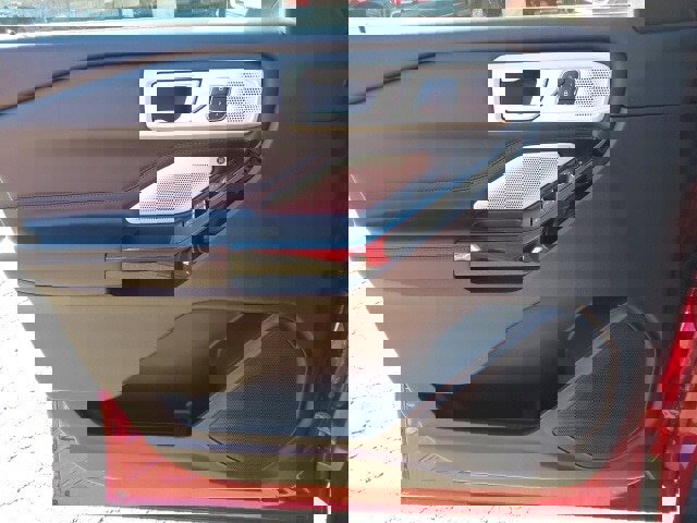 Certified 2021 Ford Explorer Platinum w/ Equipment Group 601A image 15