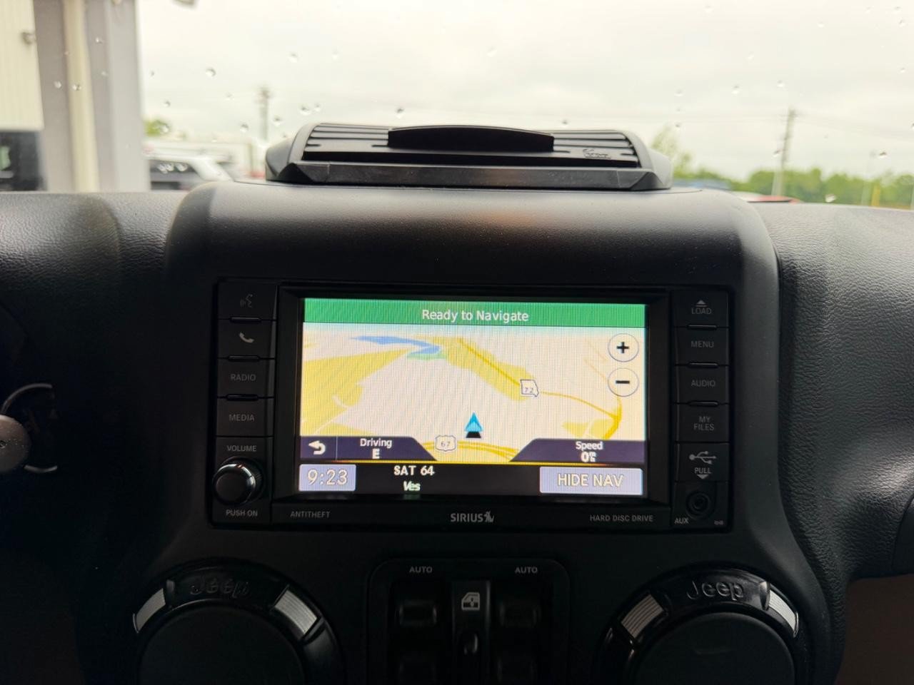 Used 2017 Jeep Wrangler Unlimited Sahara w/ Connectivity Group AWD/4WD image 14