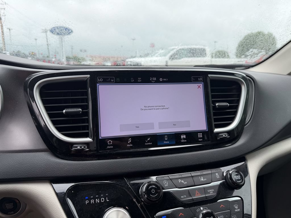 Used 2024 Chrysler Pacifica Touring-L FWD image 24