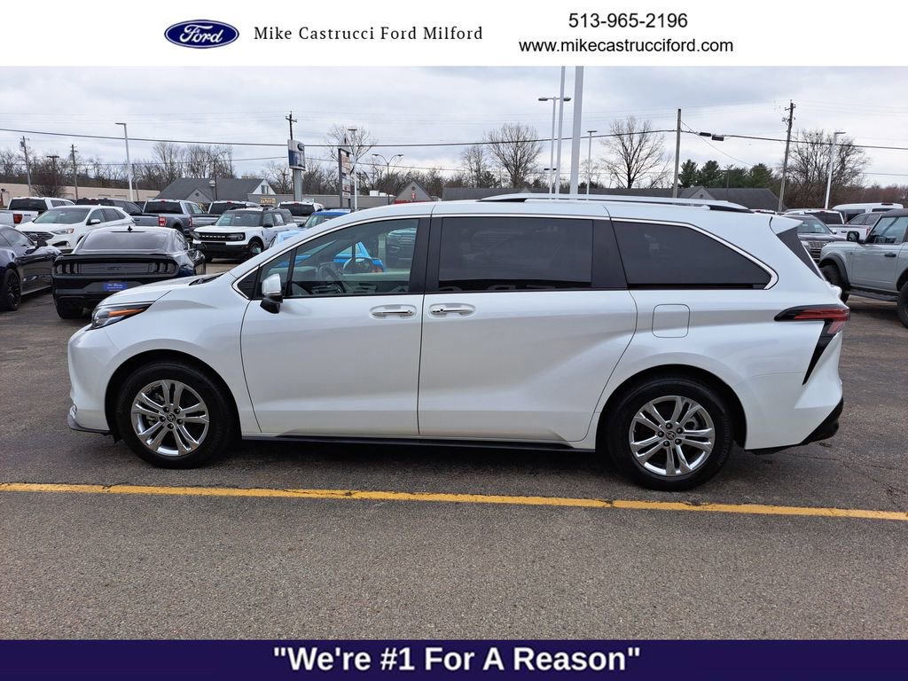 Used 2024 Toyota Sienna Platinum image 6