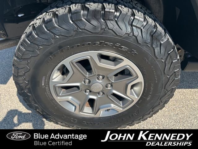 Used 2018 Jeep Wrangler Unlimited Rubicon w/ Connectivity Group AWD/4WD image 13
