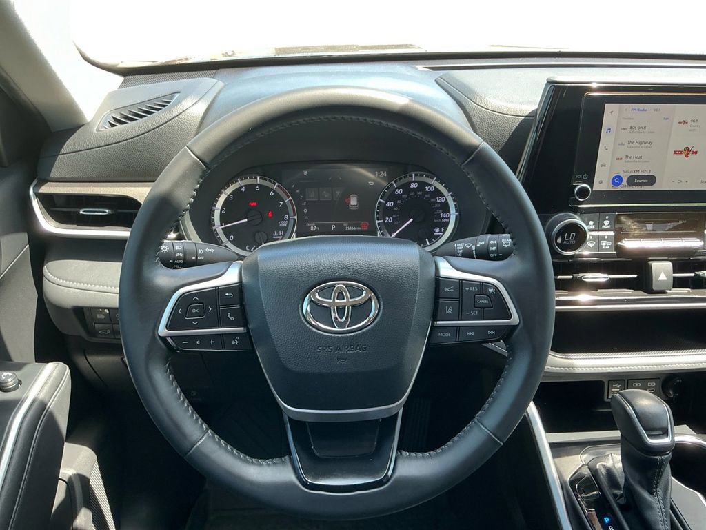 Used 2024 Toyota Highlander LE FWD image 18