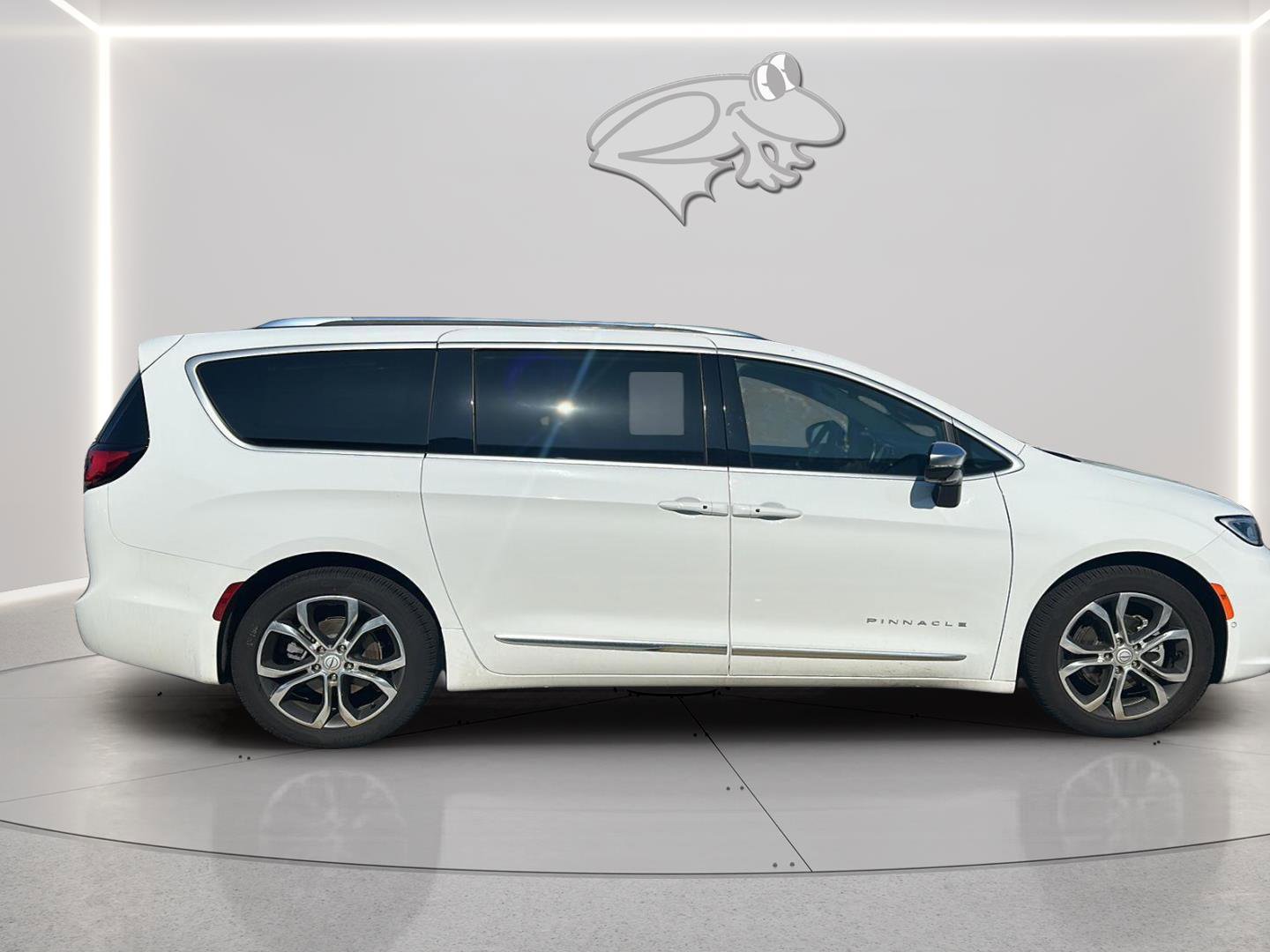 Used 2026 Chrysler Pacifica Pinnacle w/ Trailer Tow Group image 7