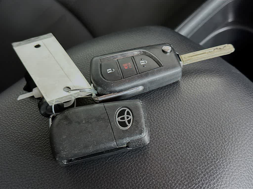 Used 2019 Toyota RAV4 LE FWD image 21