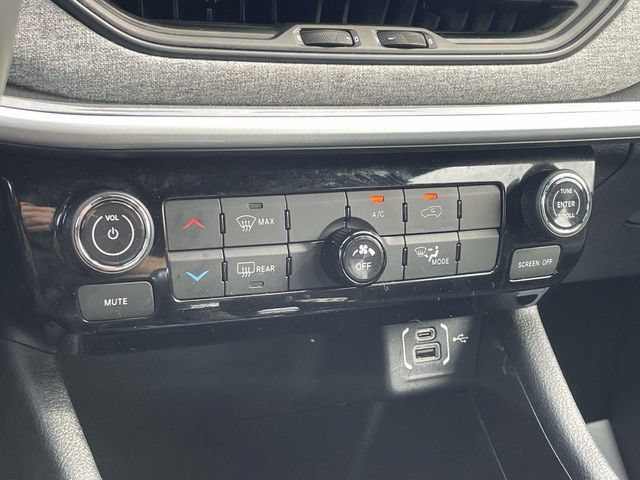 Used 2024 Jeep Compass Latitude AWD/4WD image 26
