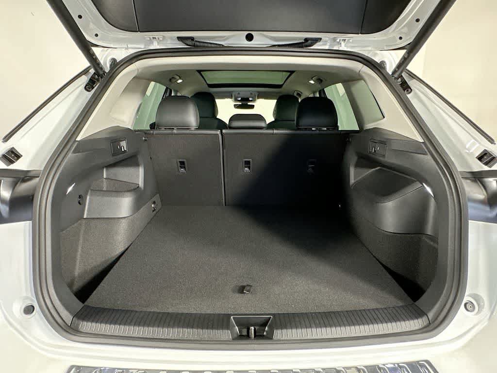 Used 2025 Volkswagen Tiguan SE w/ Panoramic Sunroof Package AWD/4WD image 20