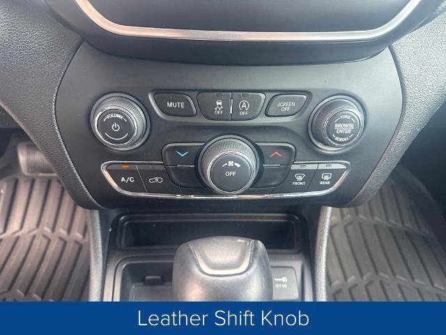 Used 2019 Jeep Cherokee Latitude Plus FWD image 19