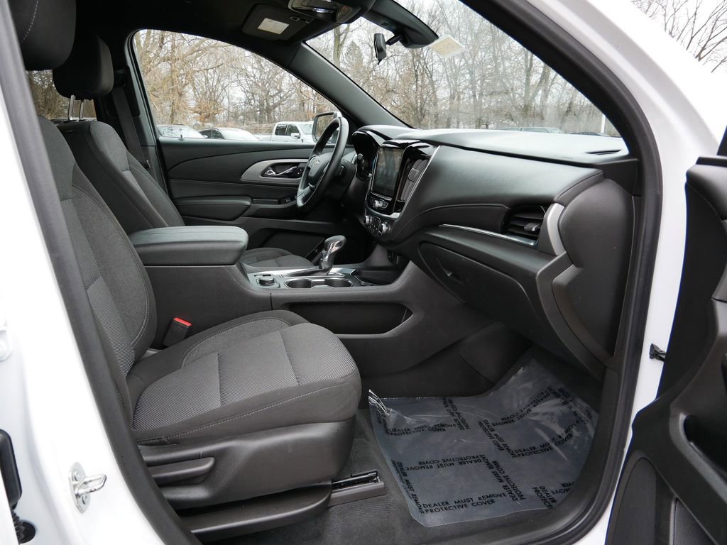 Used 2023 Chevrolet Traverse LT image 8