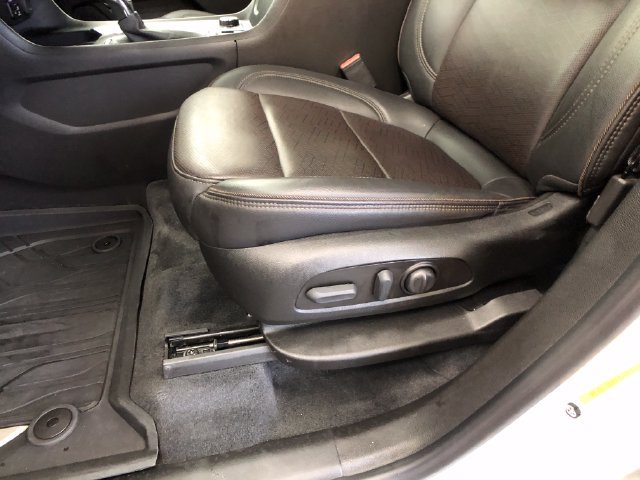 Used 2023 Chevrolet Traverse High Country AWD/4WD image 11
